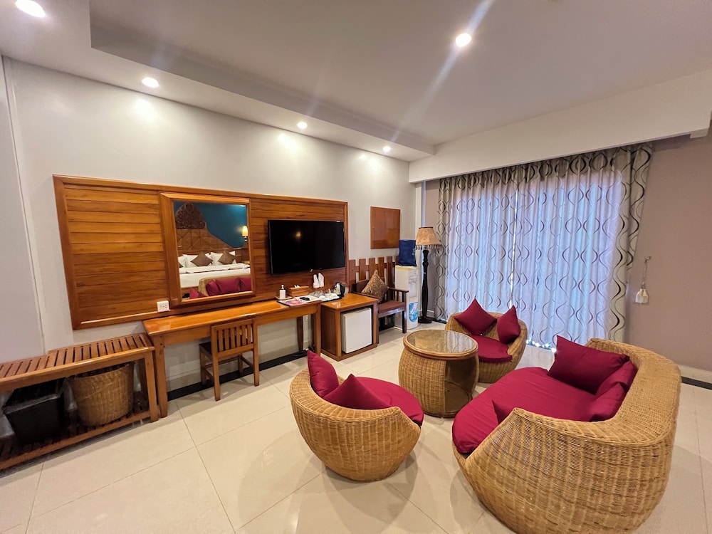 Aristocrat Residence Hotel 50/80