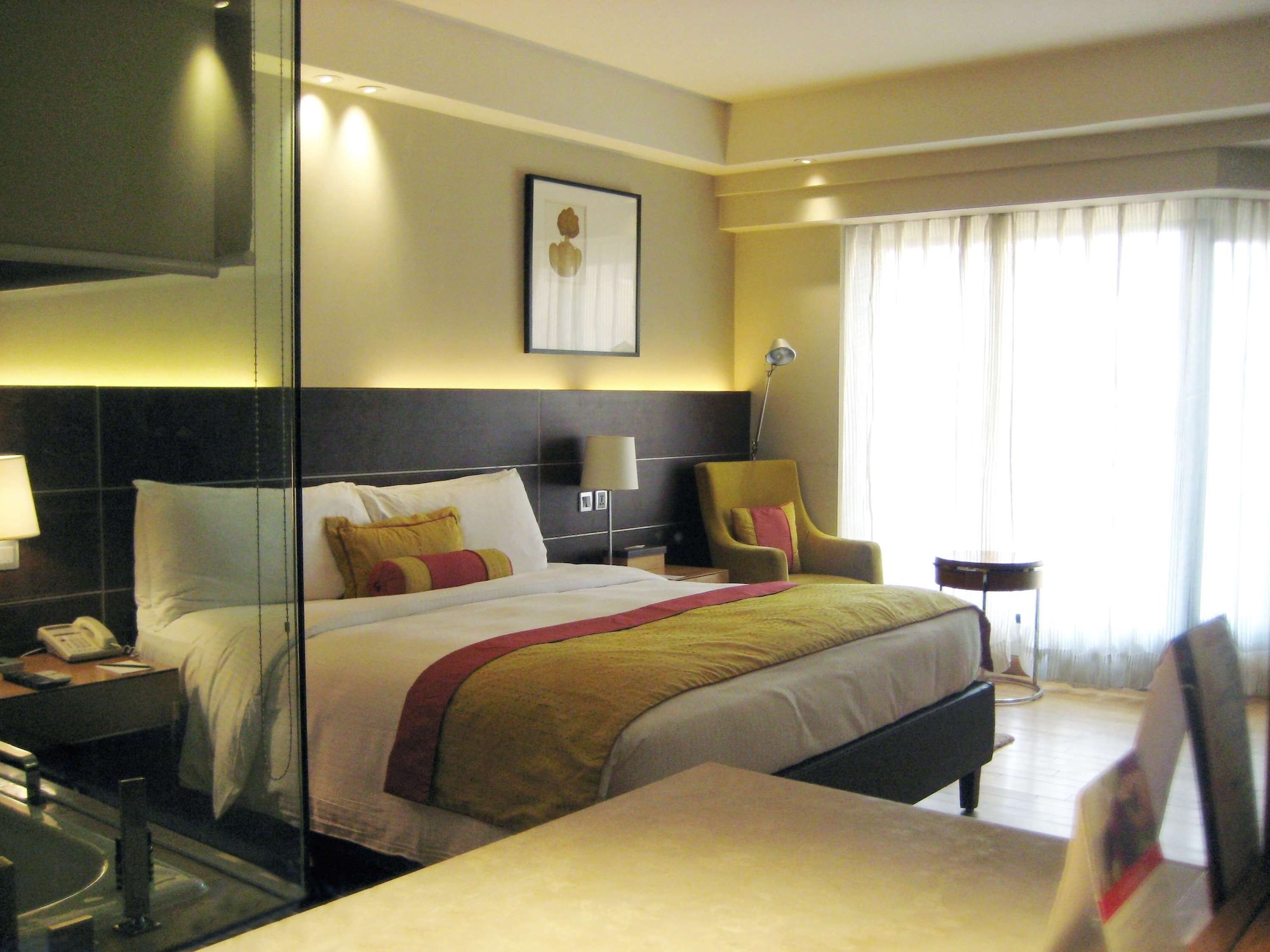 PREMIER, KING BED