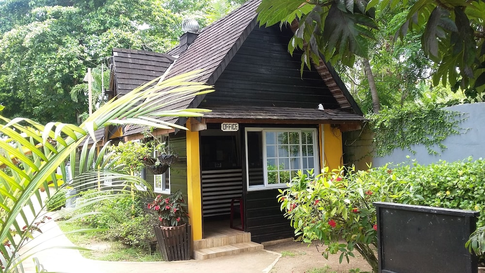 Firefly Beach Cottages and Suites 8/78