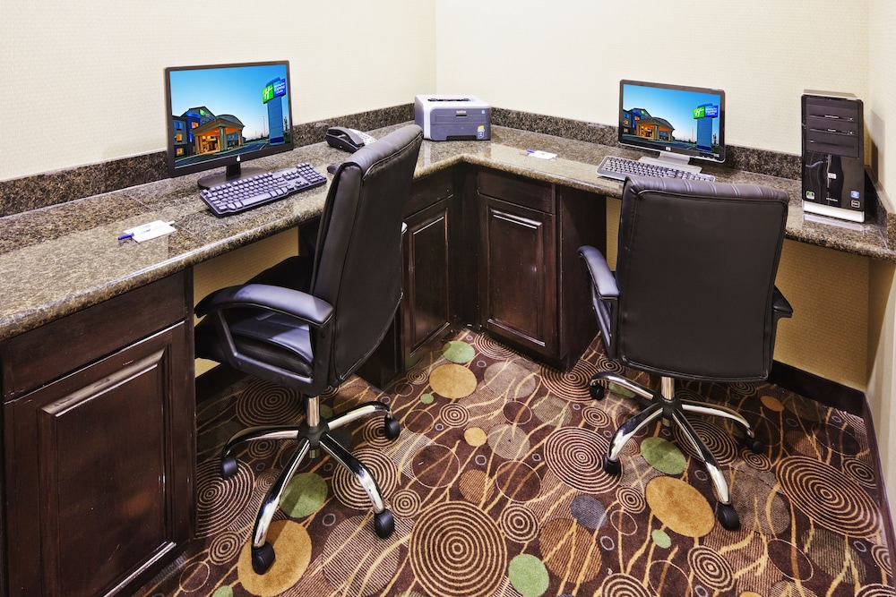 Holiday Inn Express Hotel & Suites Okmulgee 45/55
