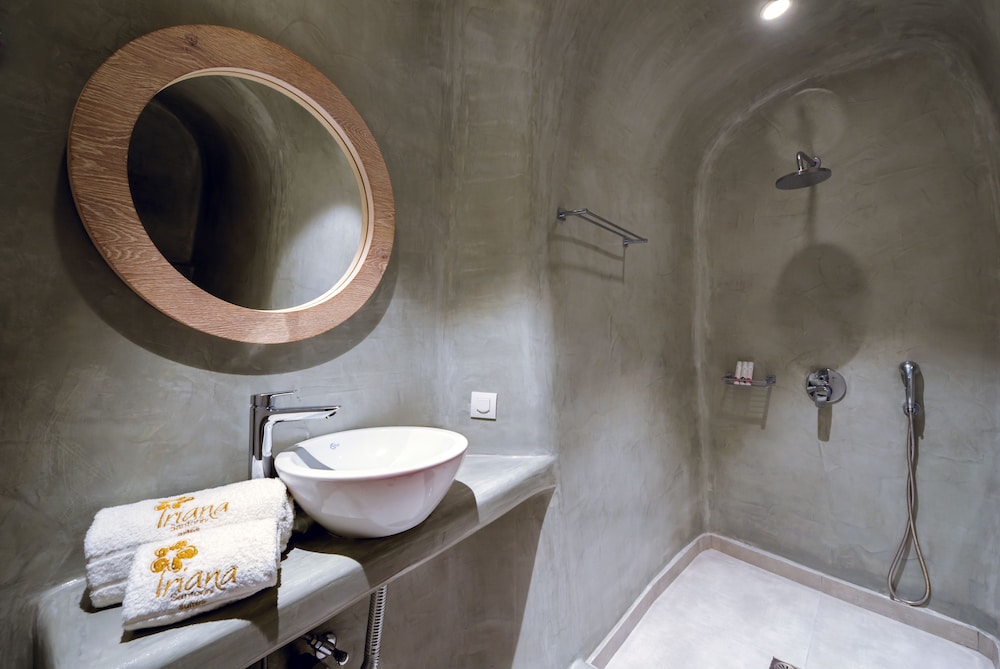 Iriana Apartments 49/50