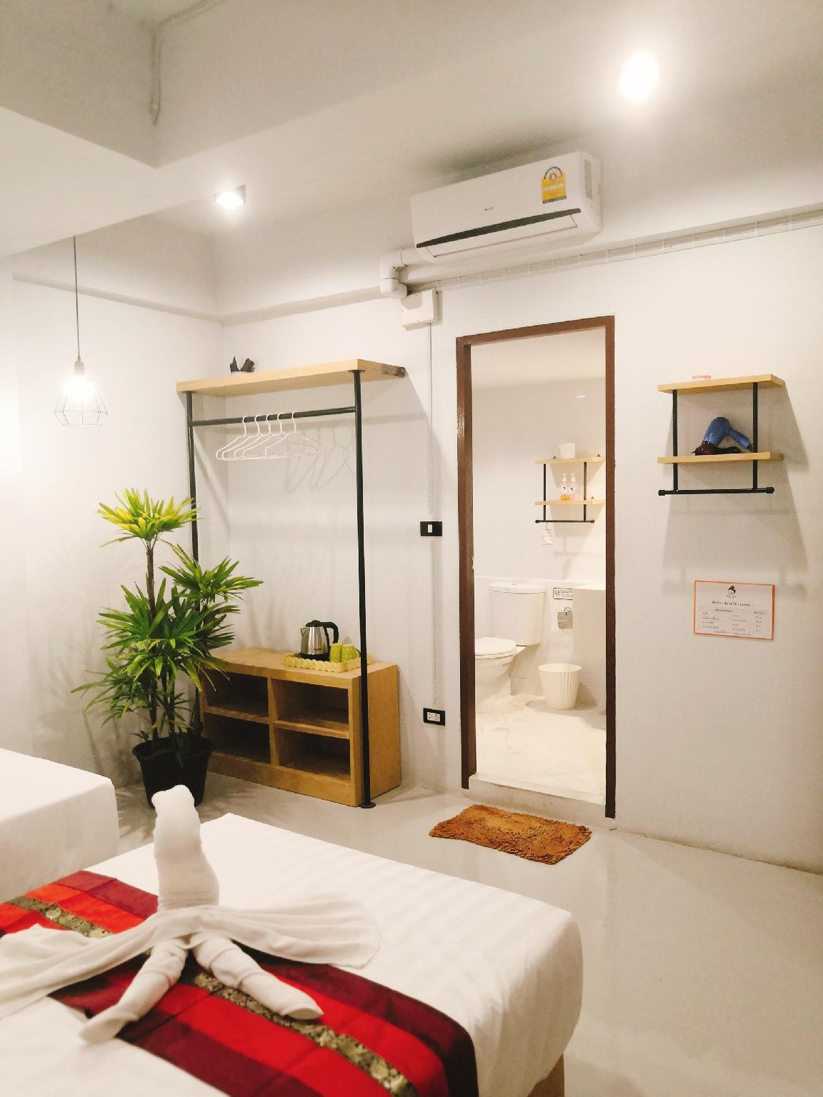 Economy, Twin Beds, No Window
