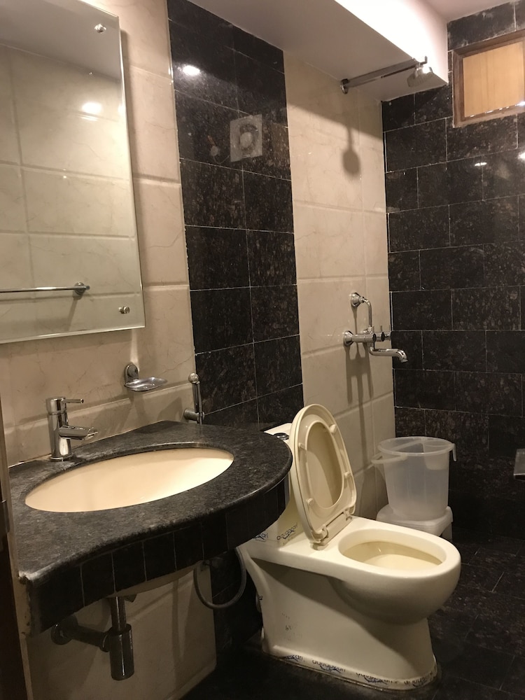 Hotel Avtar At New Delhi Railway Station 48/50