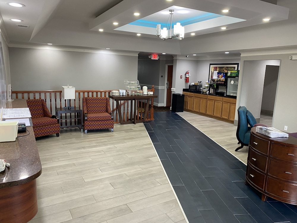 Quality Inn Crossville Near Cumberland Mountain State Park 18/47