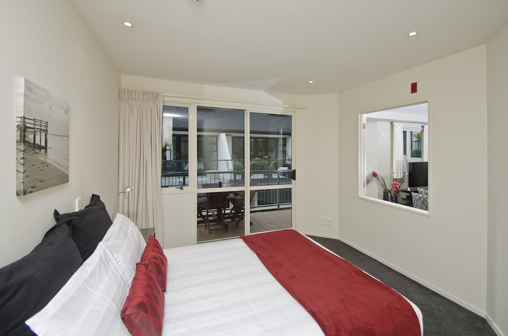 The Pavilions Beachfront Apartments 26/76