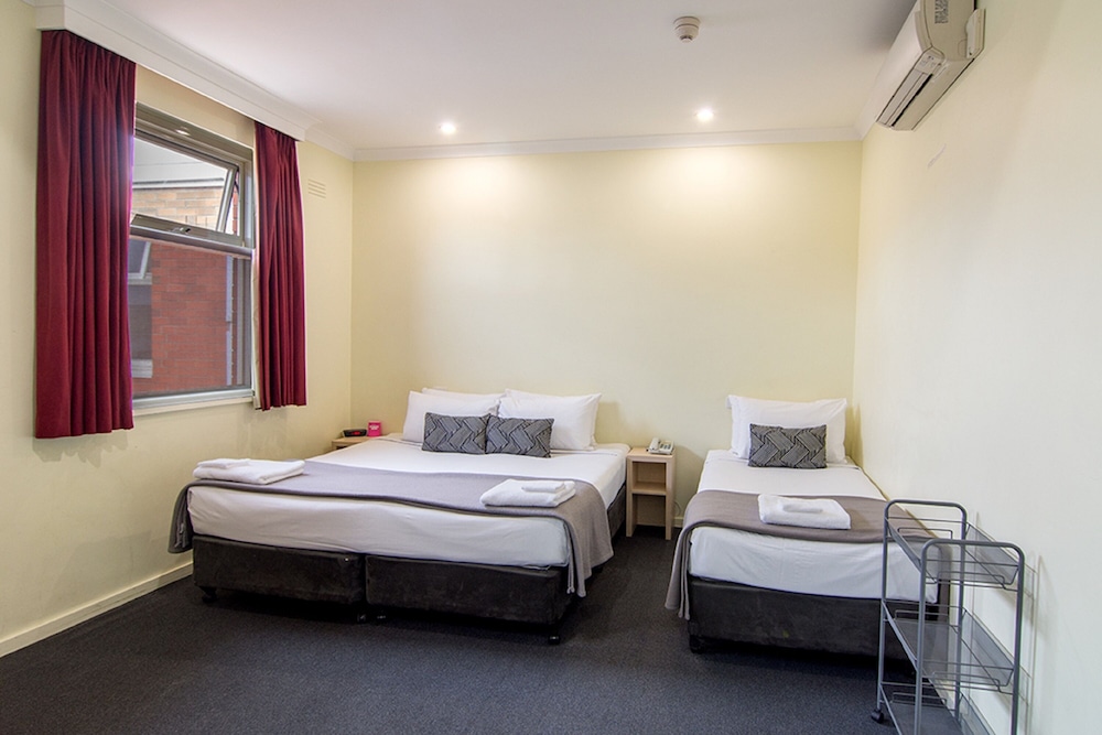 Miami Hotel Melbourne 10/50