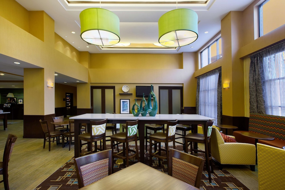 Hampton Inn & Suites Burlington NC 50/66