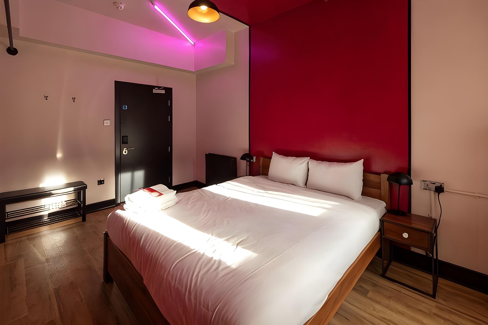 Micro Room, King Bed