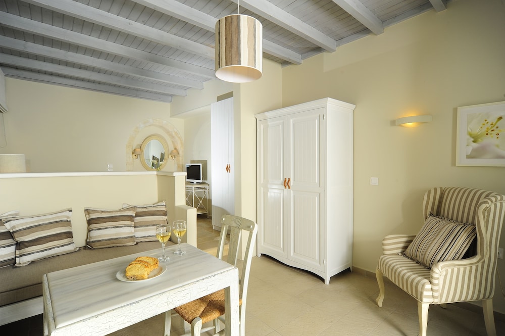 Mythos Suites Hotel 46/68
