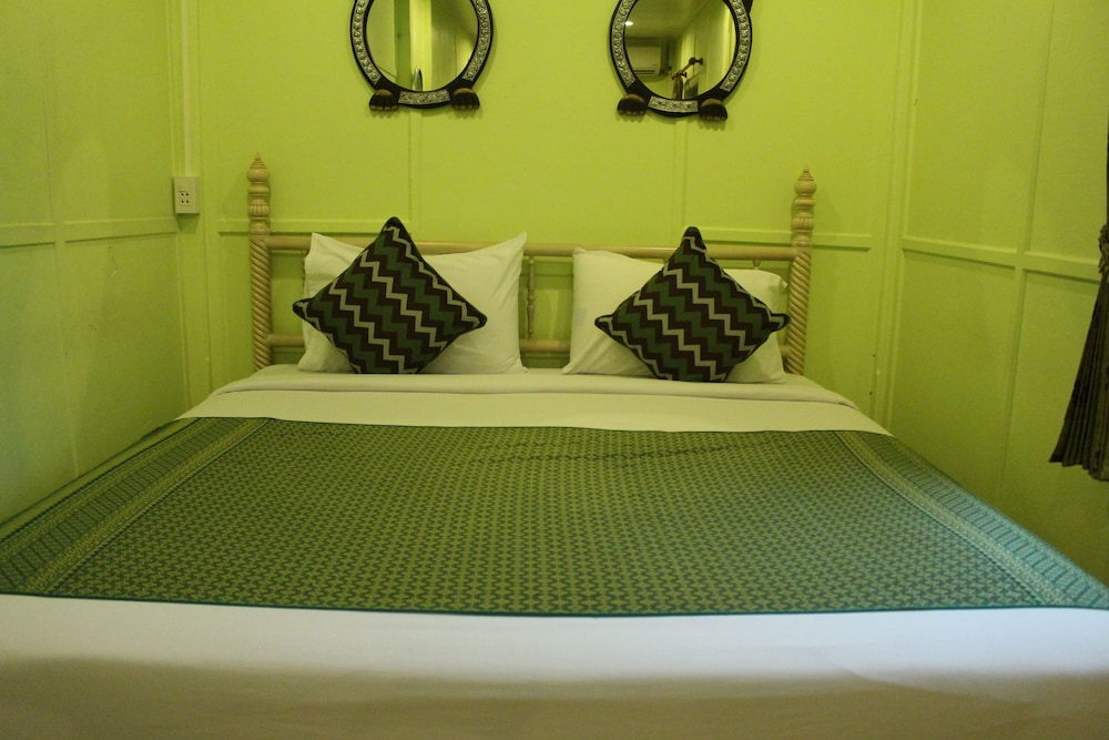 Samsen Sam Place Hotel 39/66