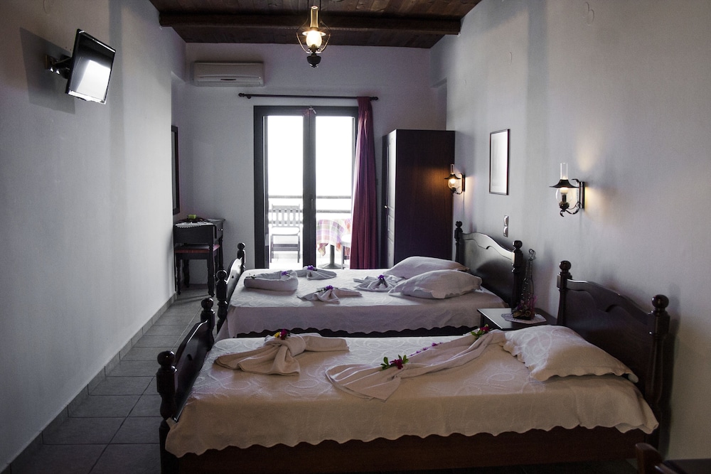 Kavoussi Resort 7/50
