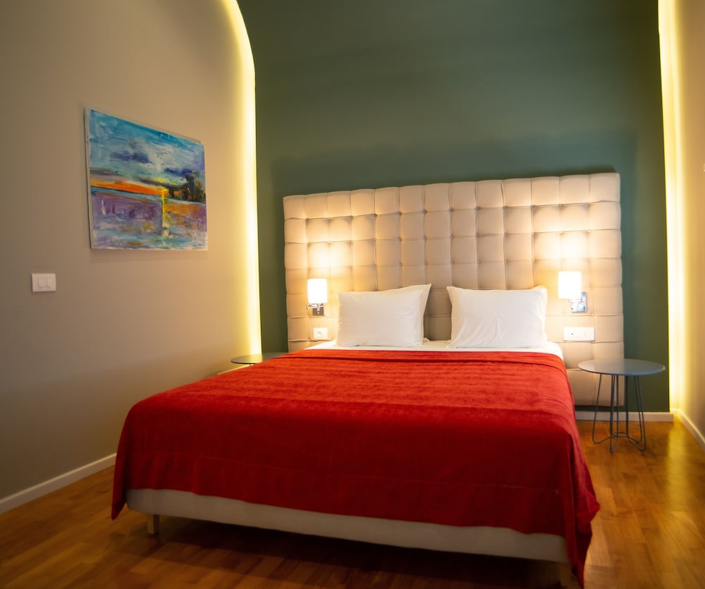 2 BEDROOMS, EXECUTIVE, SUITE