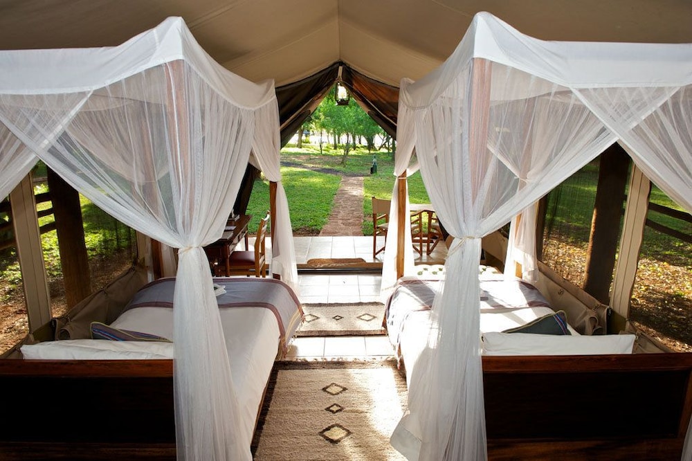 Voyager Ziwani Tented Camp 7/43