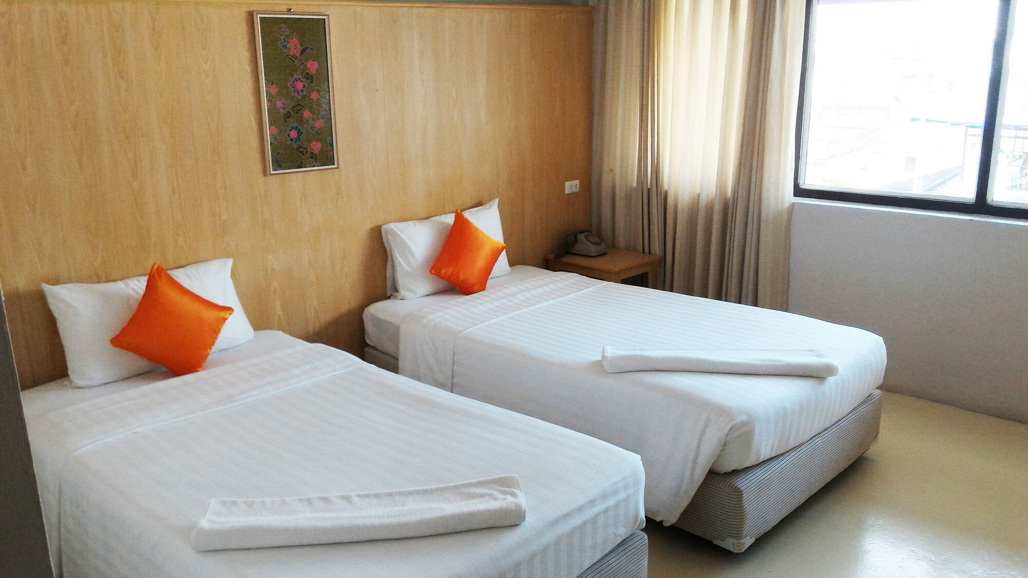 Deluxe, Twin Beds