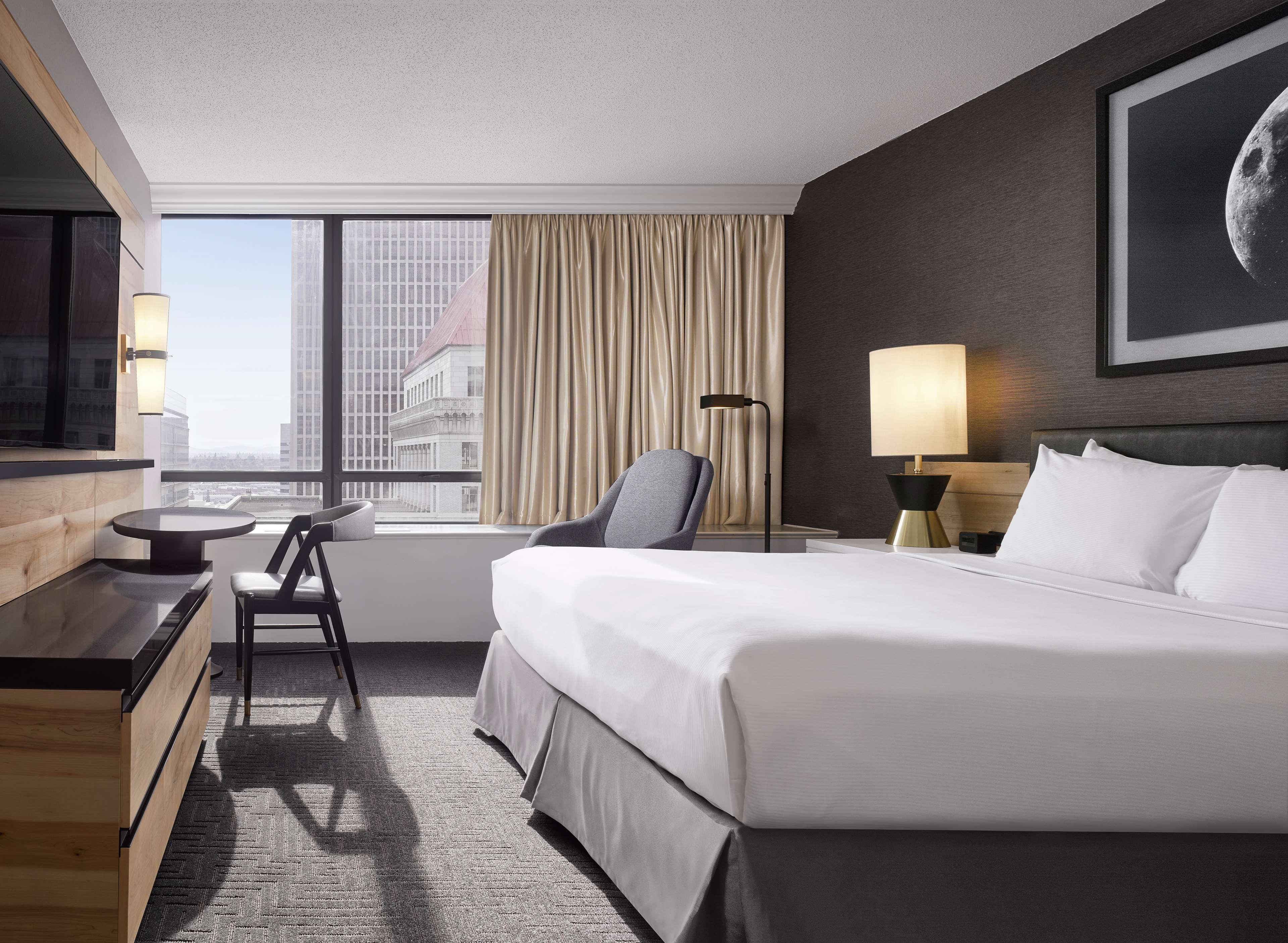 ROOM, KING BED, CITY VIEW, HIGH FLOOR