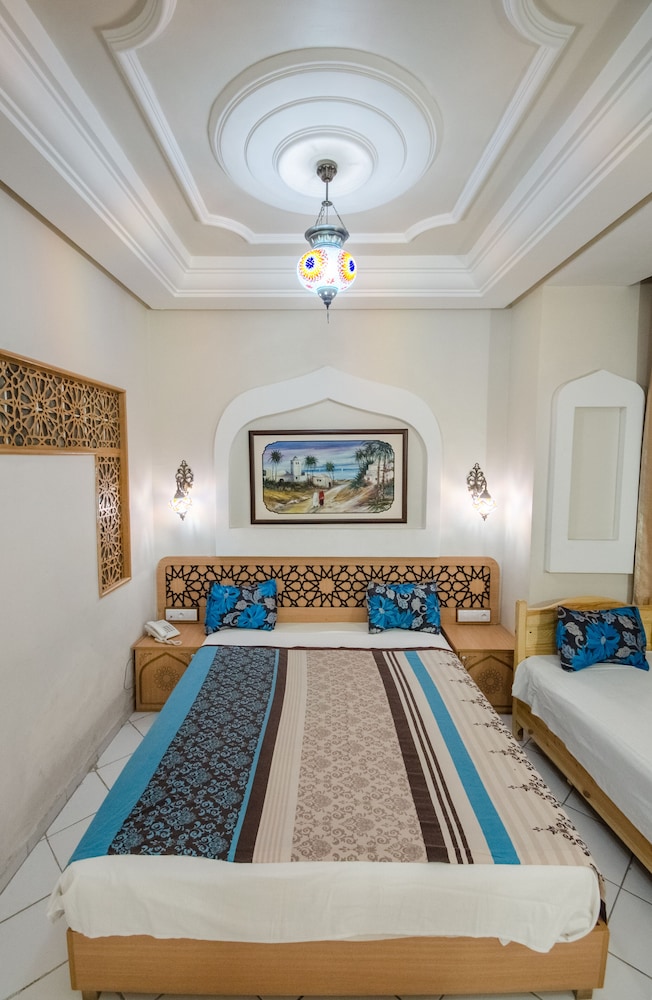 Hotel Saheb Ettabaa 17/19