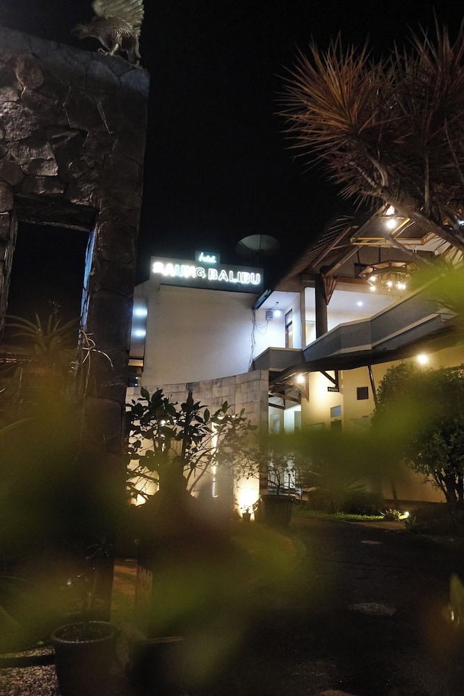 Saung Balibu Hotel 67/68