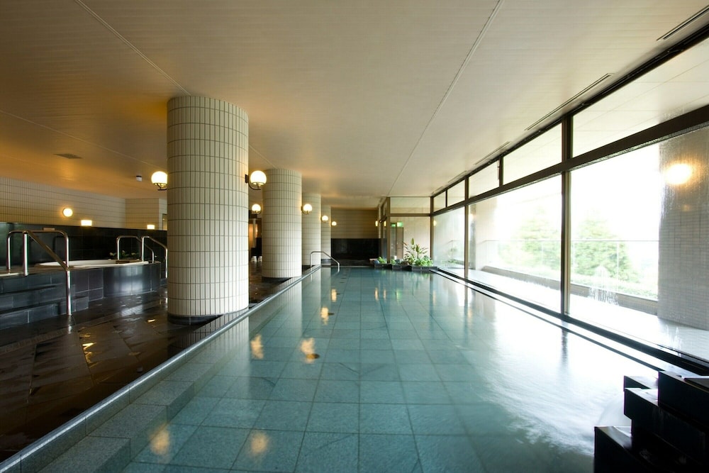 Naspa New Otani Hotel 33/75