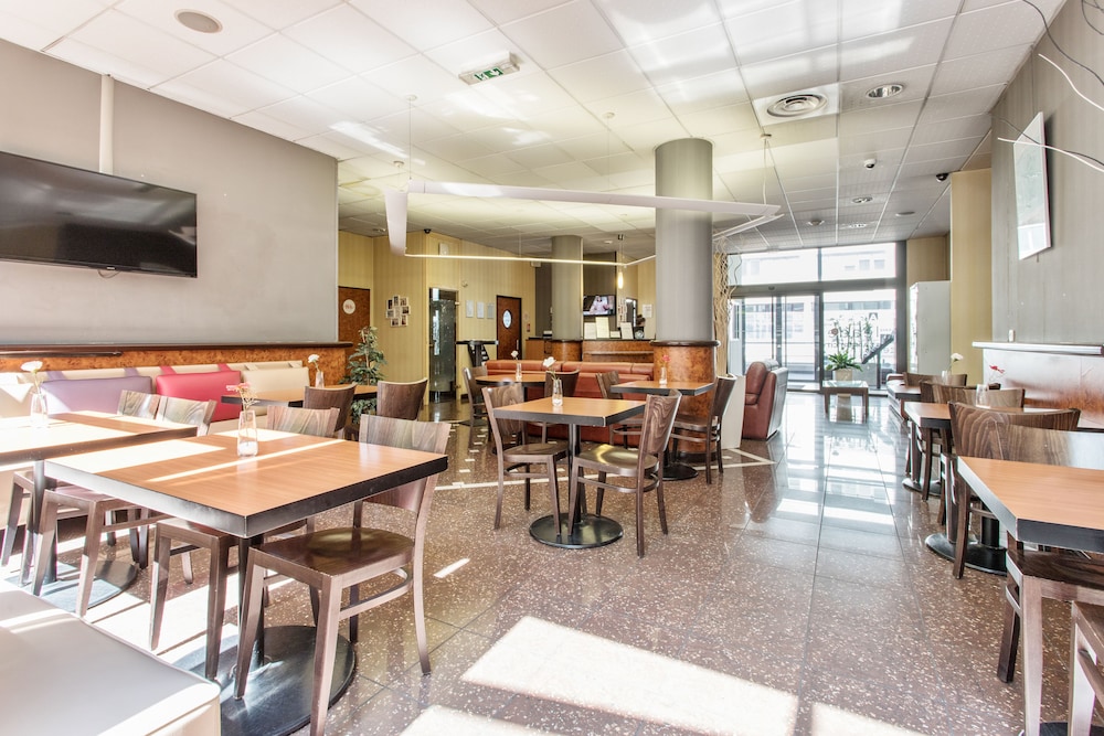 restaurant cafeteria