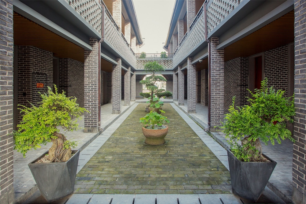 Shanghai Linyin Holiday Hotel 69/71