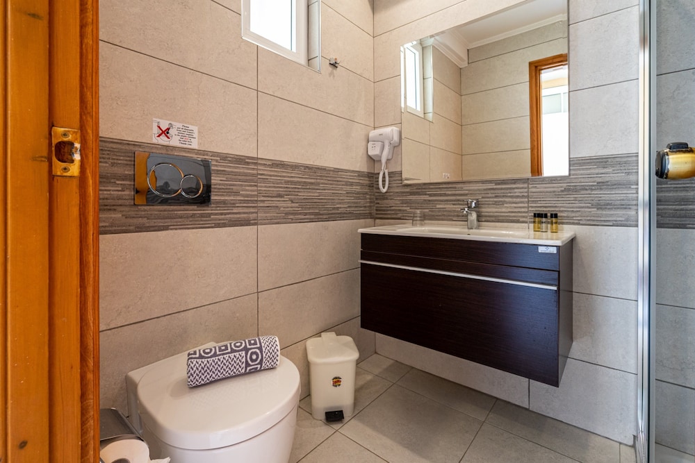 Kamari Plus Hotel 49/49