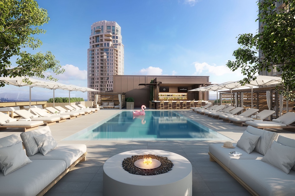 Fairmont Century Plaza Gold Experience 42/73