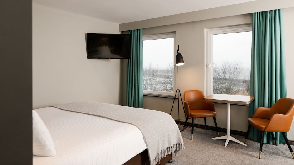 The Marine Hotel 14/54