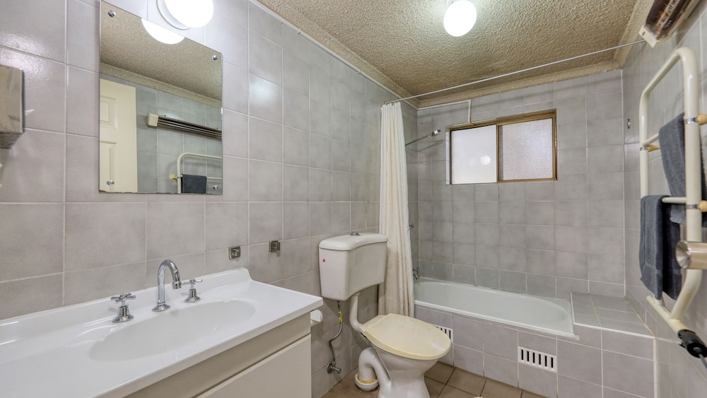 HAMILTON HUME MOTOR INN YASS 23/26