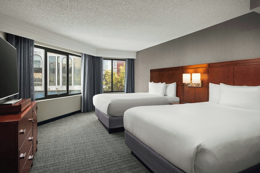 1 Bedroom, Suite, 2 Queen Beds, Sofa
