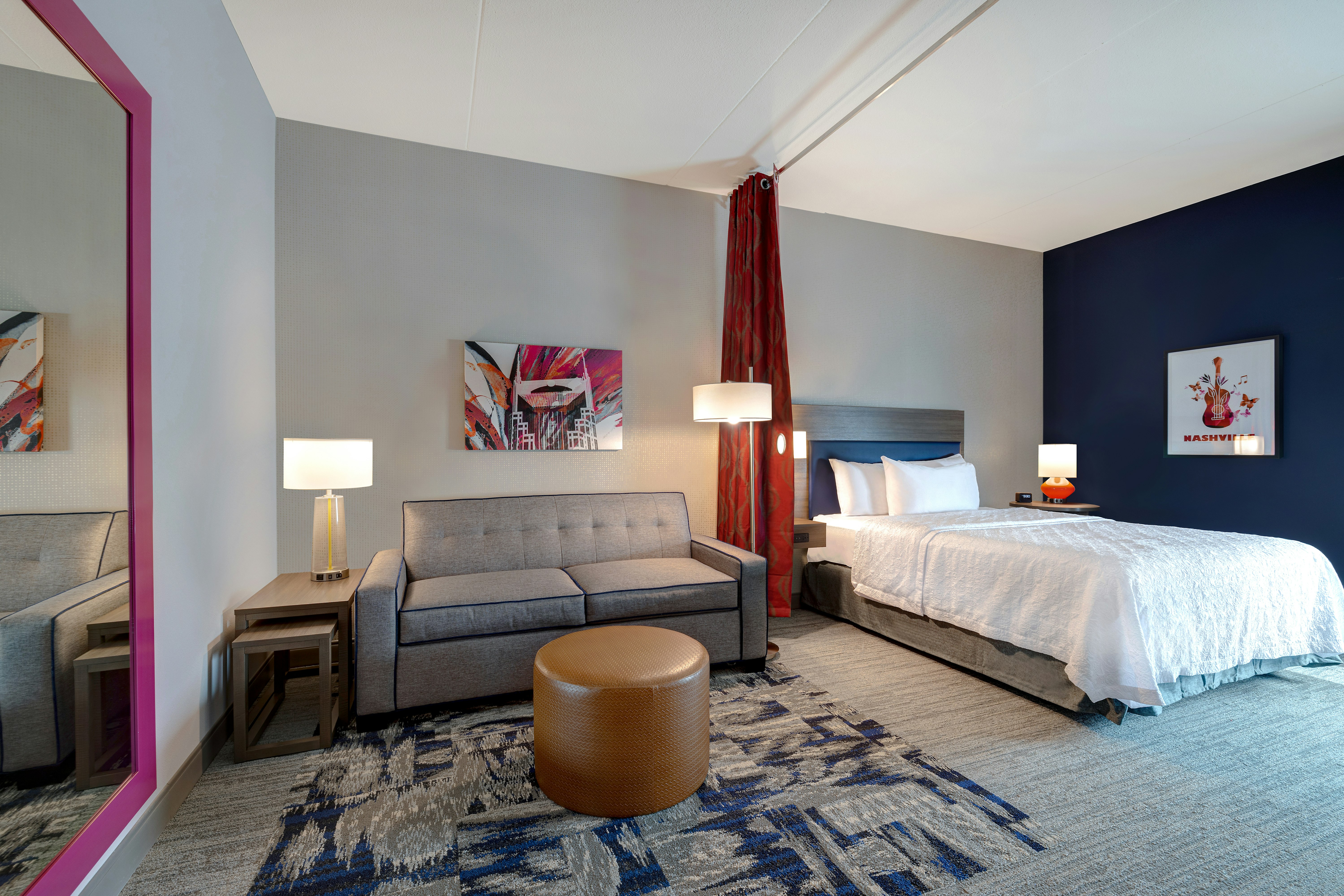 STUDIO, QUEEN BED
