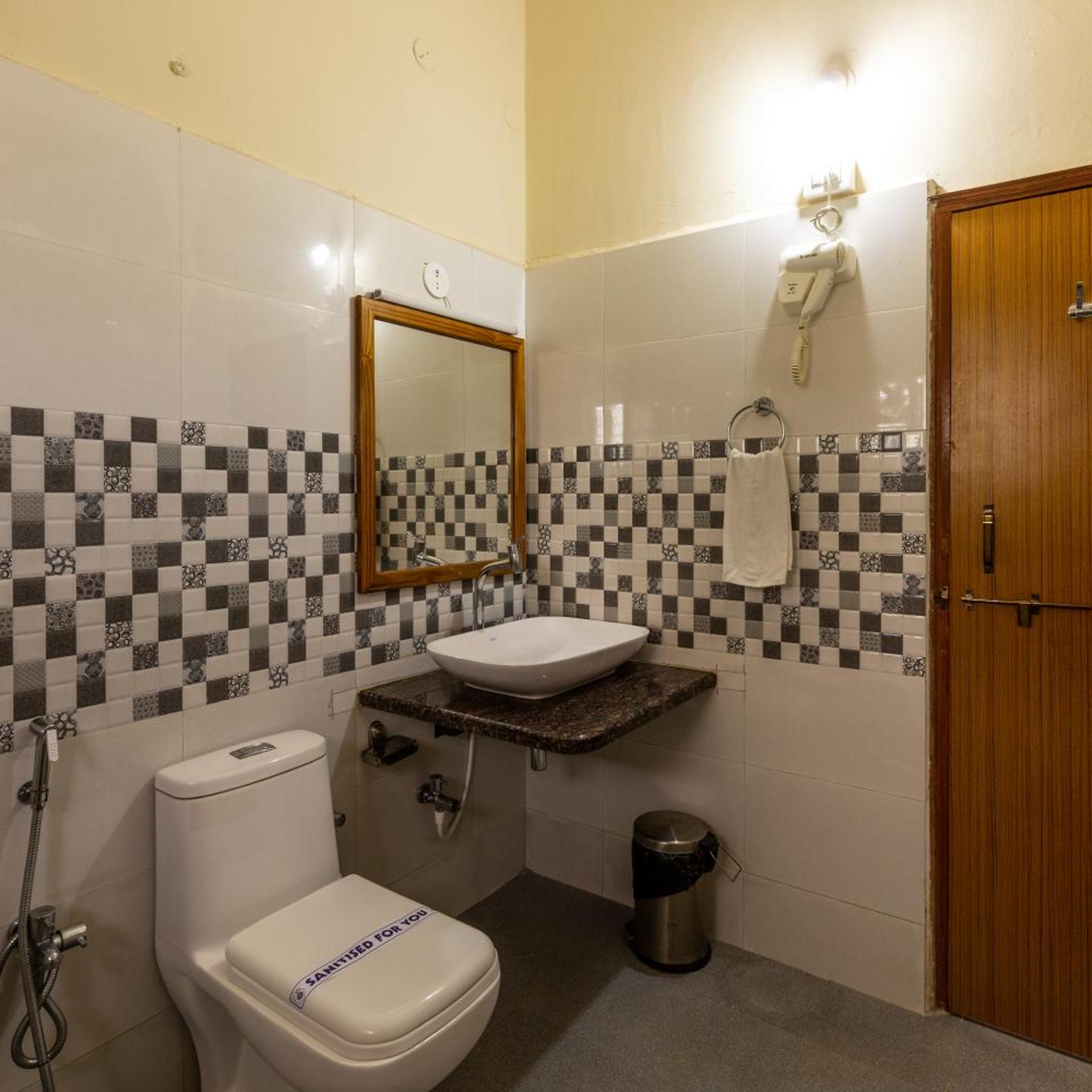 Kstdc Hotel Mayura Chalukya Badami 48/50
