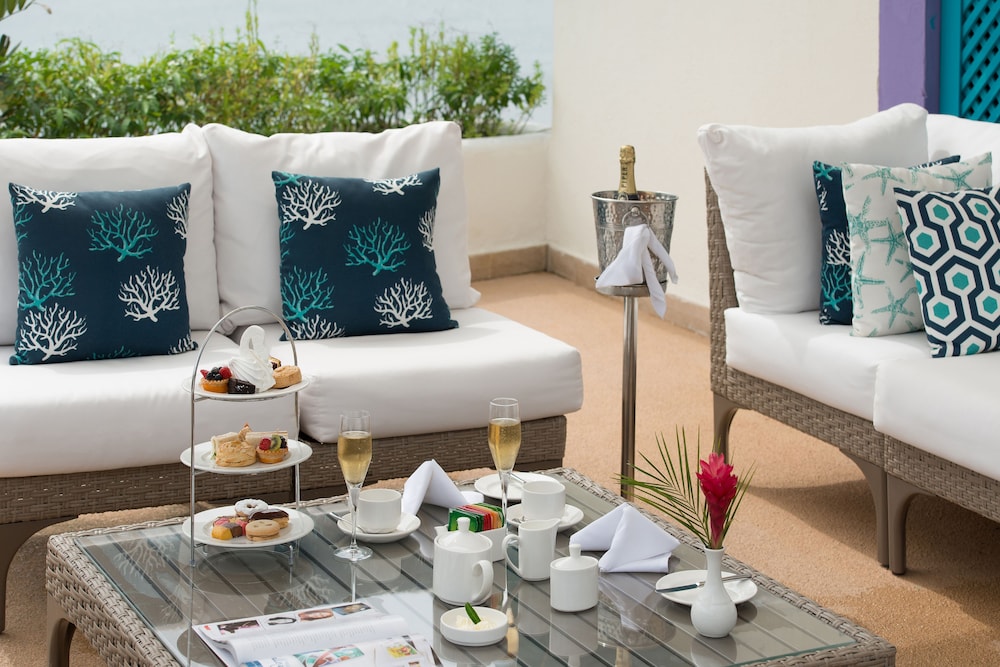 Crystal Cove by Elegant Hotels - All-Inclusive 34/50
