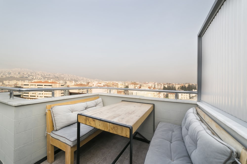 Viva La Vita Hotel Bornova 37/40
