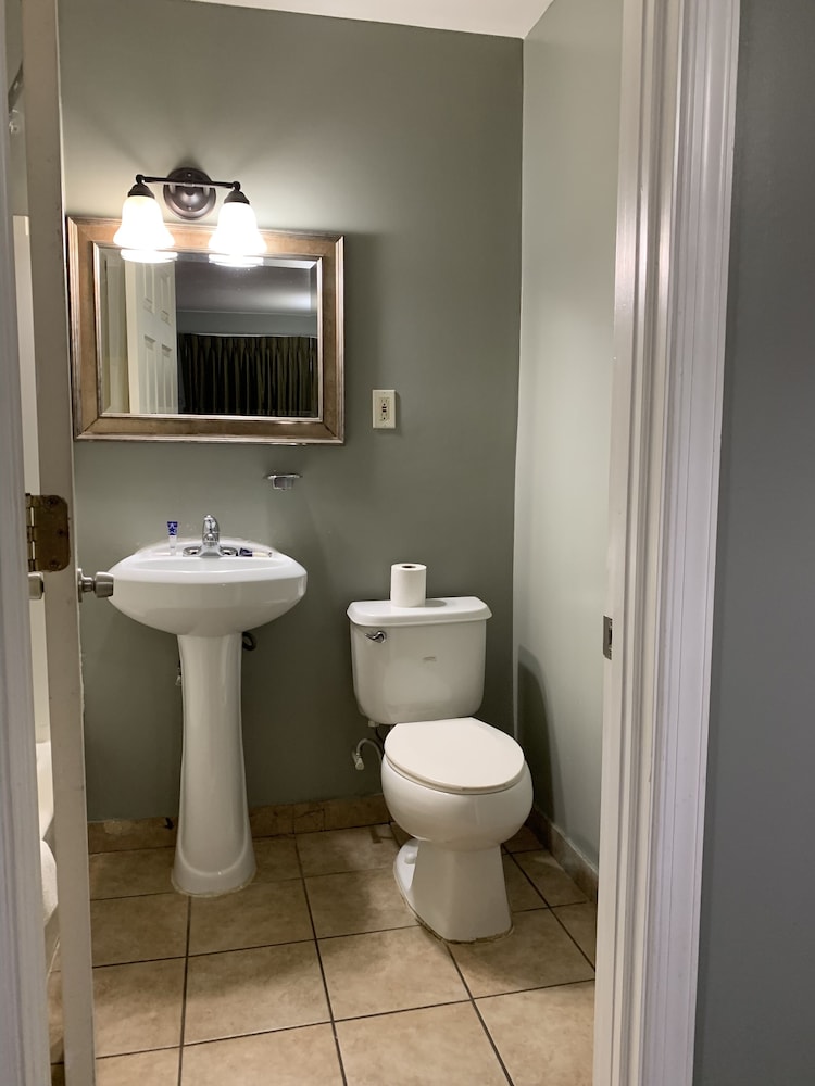 Red Carpet Inn - Norristown 17/34