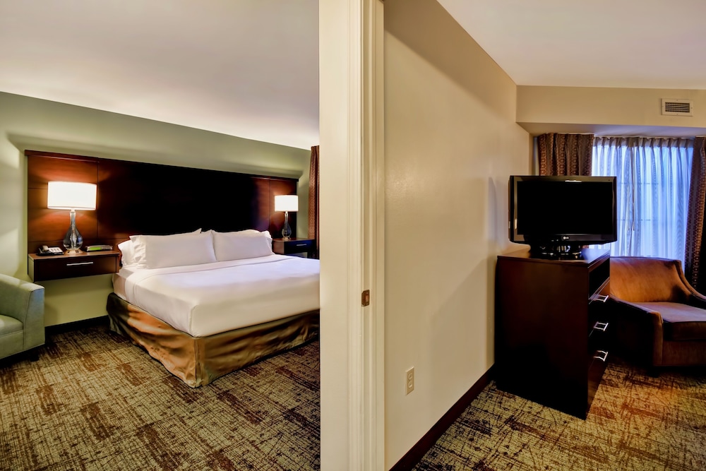Staybridge Suites Madison-East 22/52