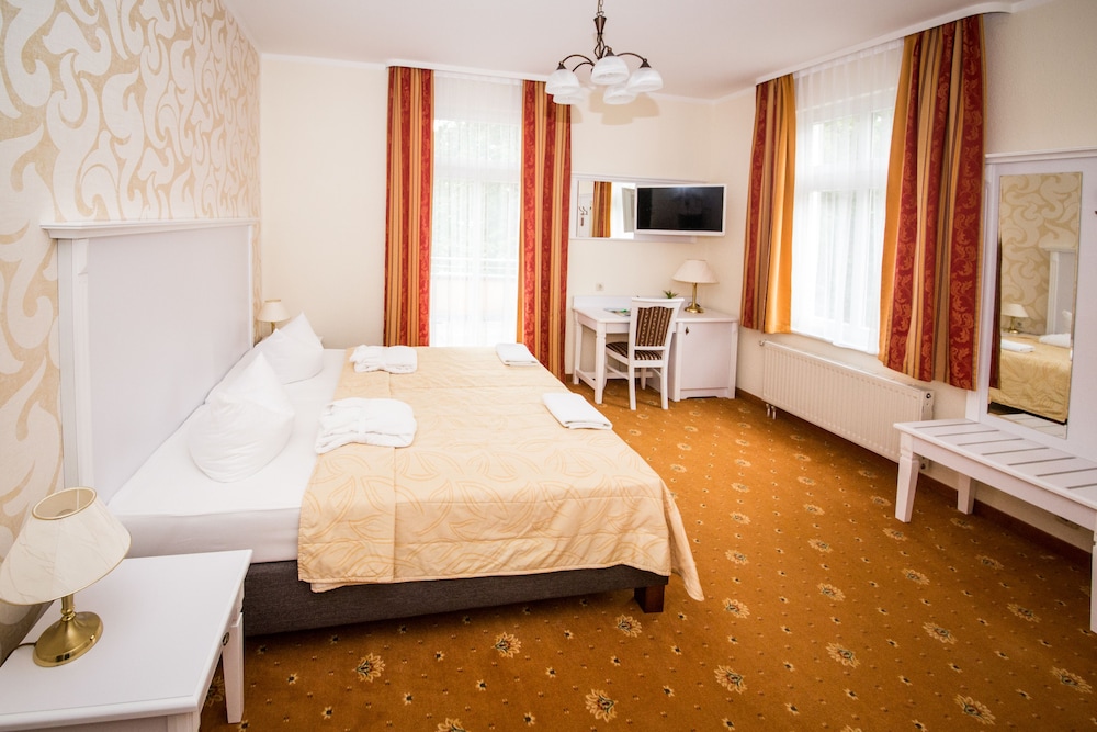 Room, Queen Bed, Villa Building
