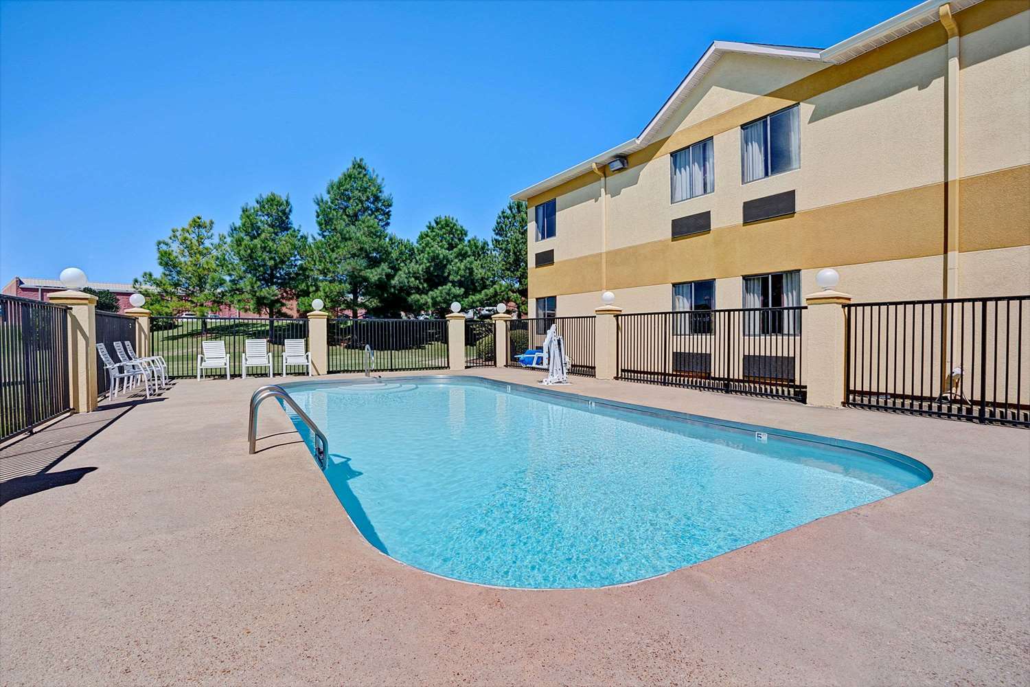 Harmony Hotel Hernando 33/35
