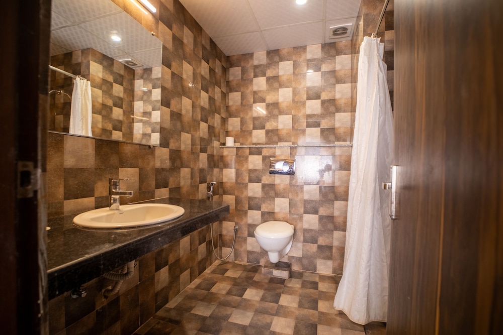 Hotel Laxmi Niwas 61/62
