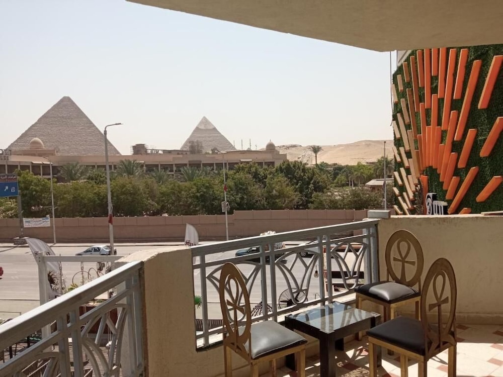 Regency Pyramids View Hotel 54/57