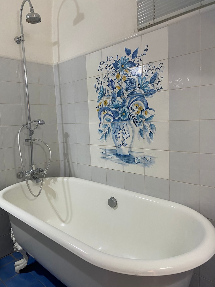 Ivana B&amp;B 75/76