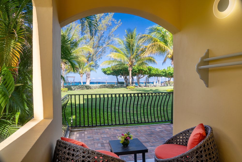 Jewel Paradise Cove Beach Resort and Spa All Inclusive - Adults Only 37/50