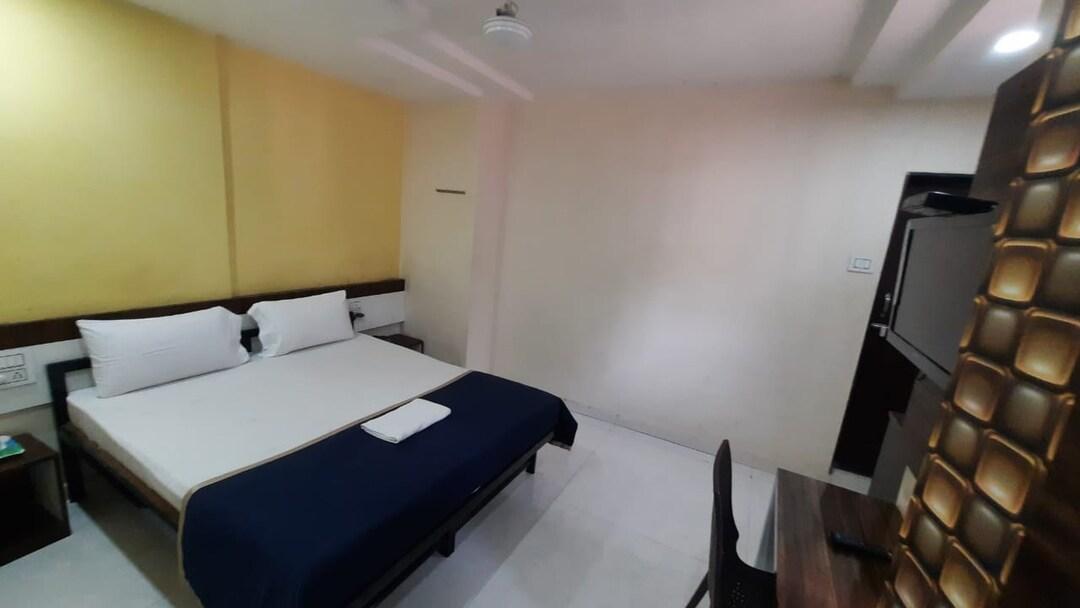 Hotel Royal Treat Kolahpur 10/21