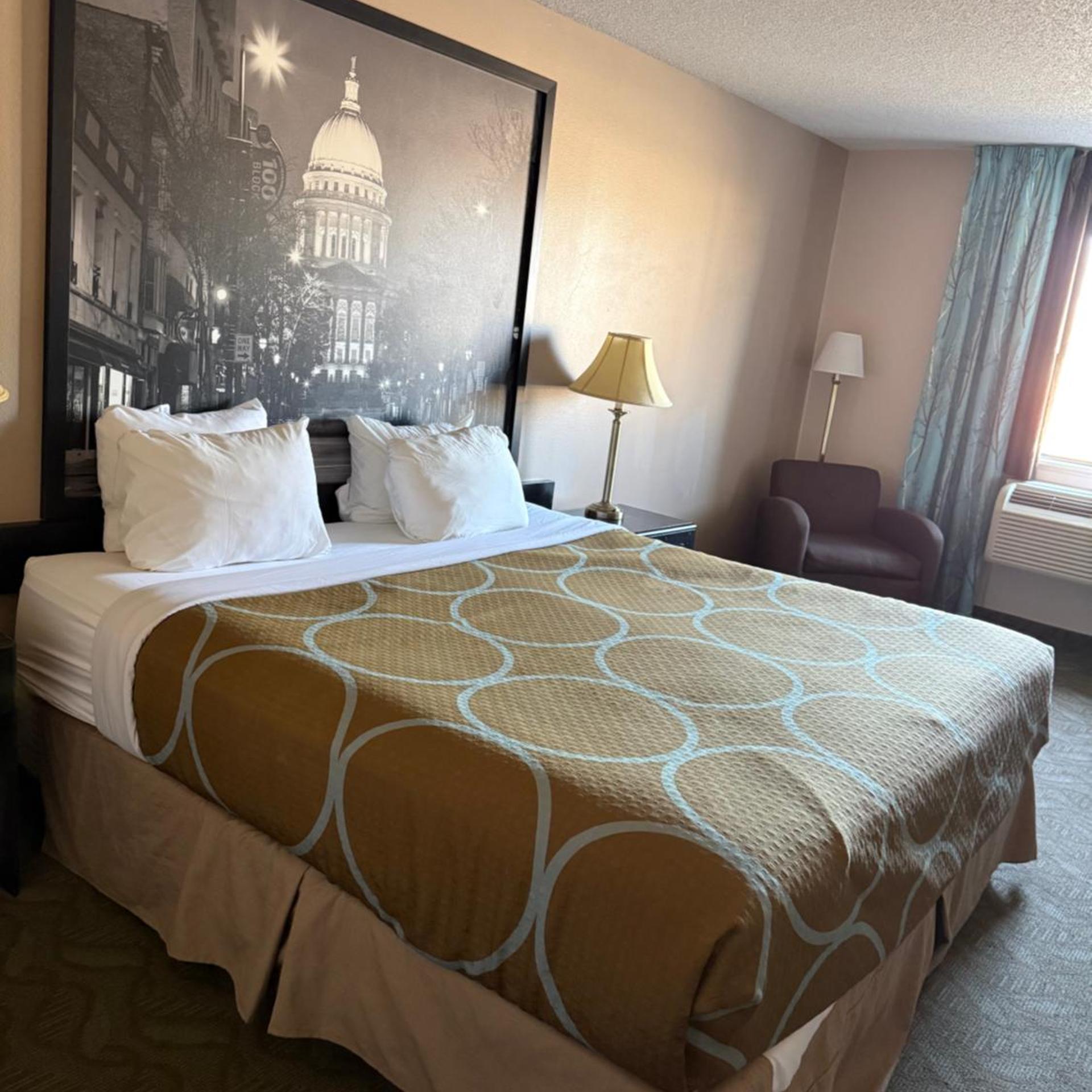 Dodgeville Inn & Suites 10/44