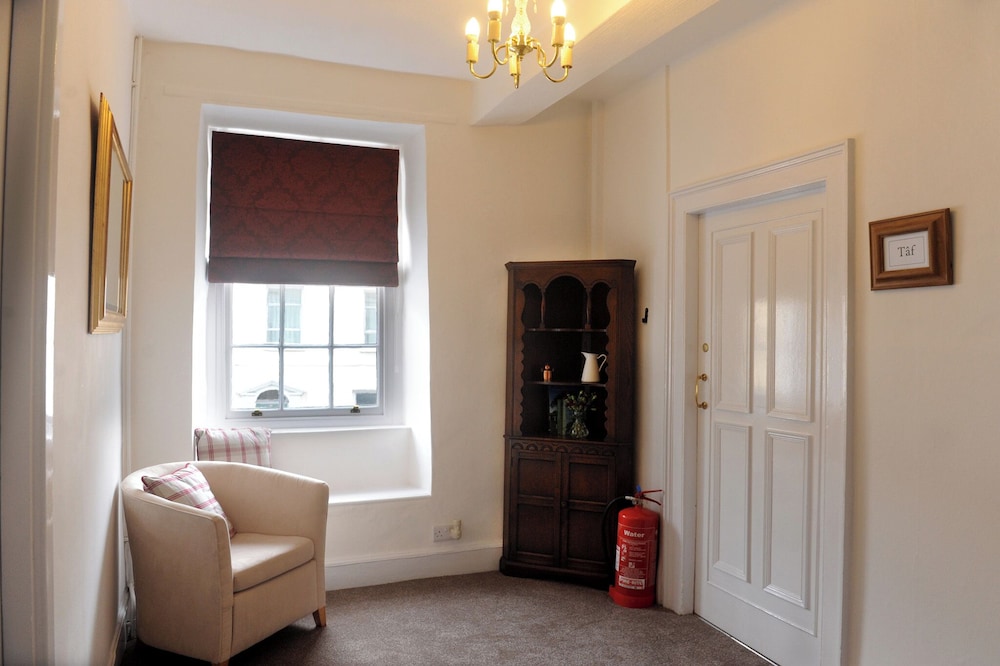 Ty Helyg Guest House 34/50