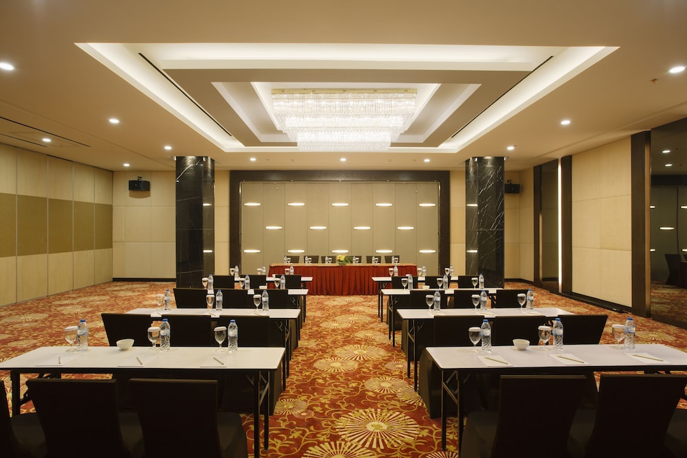 Grand TW Batam Center Hotel & Convention 58/64