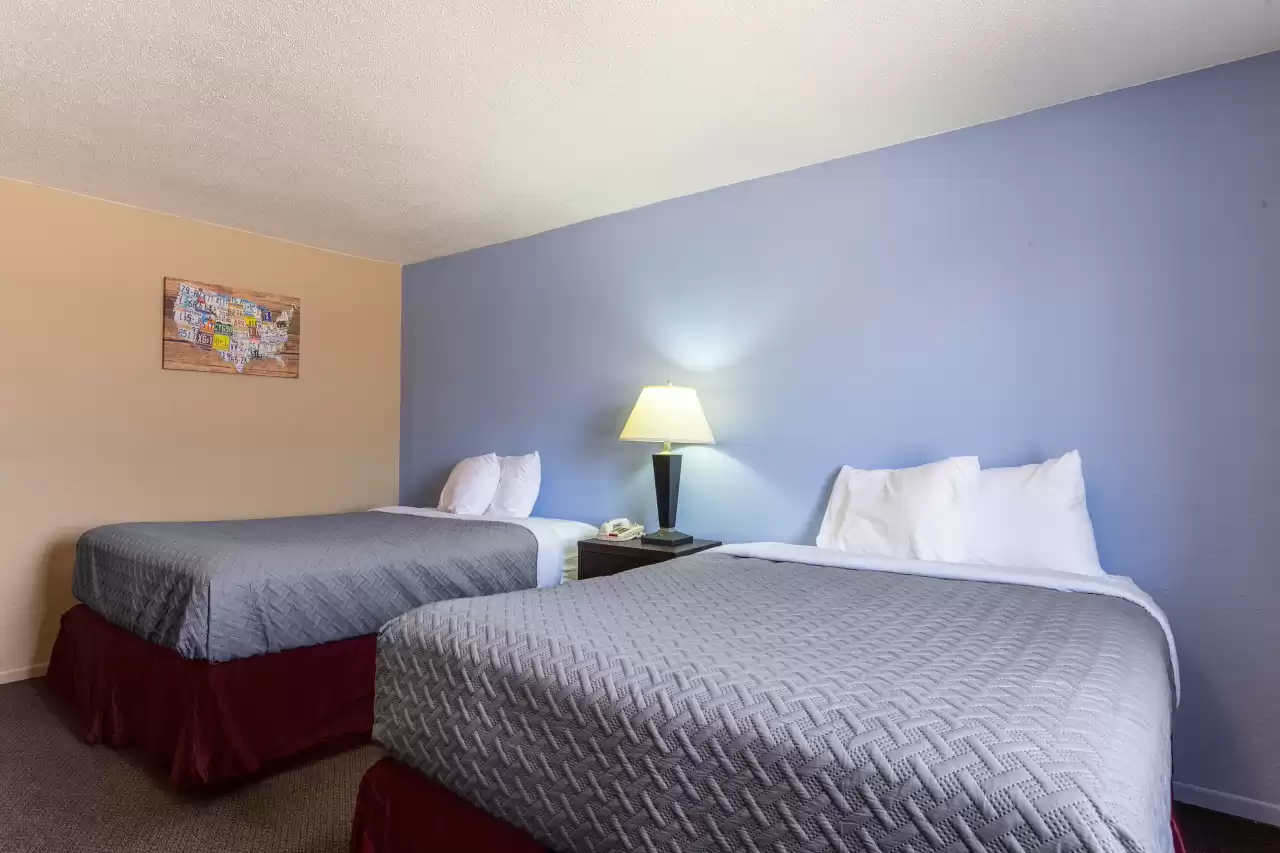 2 Queen Beds - Non-Smoking, Micfridge