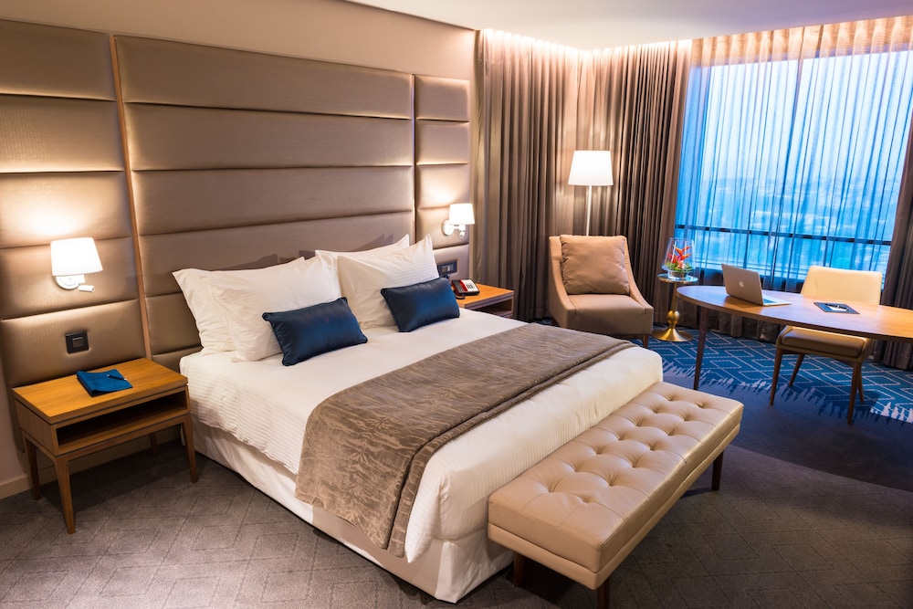 Hotel 2 Fevrier Lome 29/73