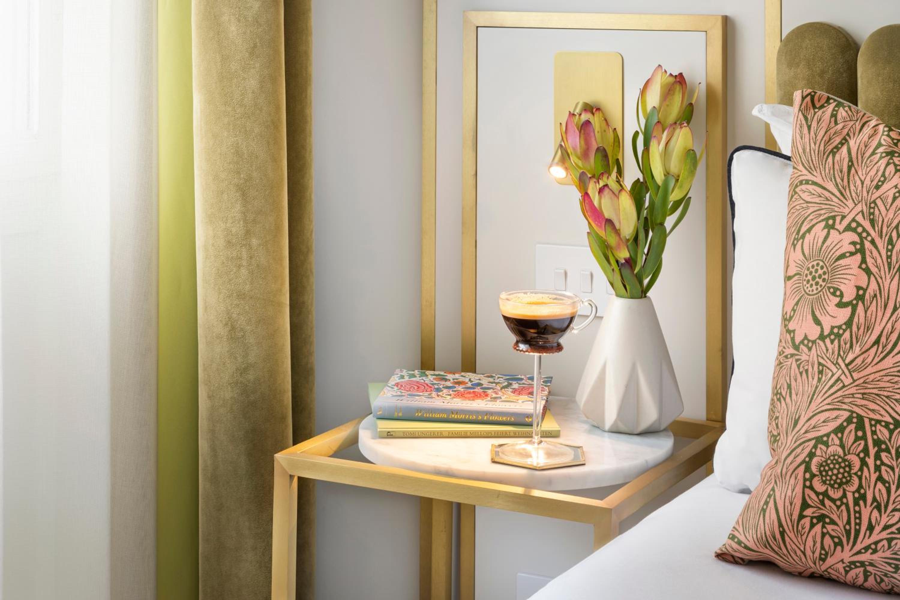 غرفة عائلية مع أريكة، Melia London Kensington Member of Melia Collection 6/6