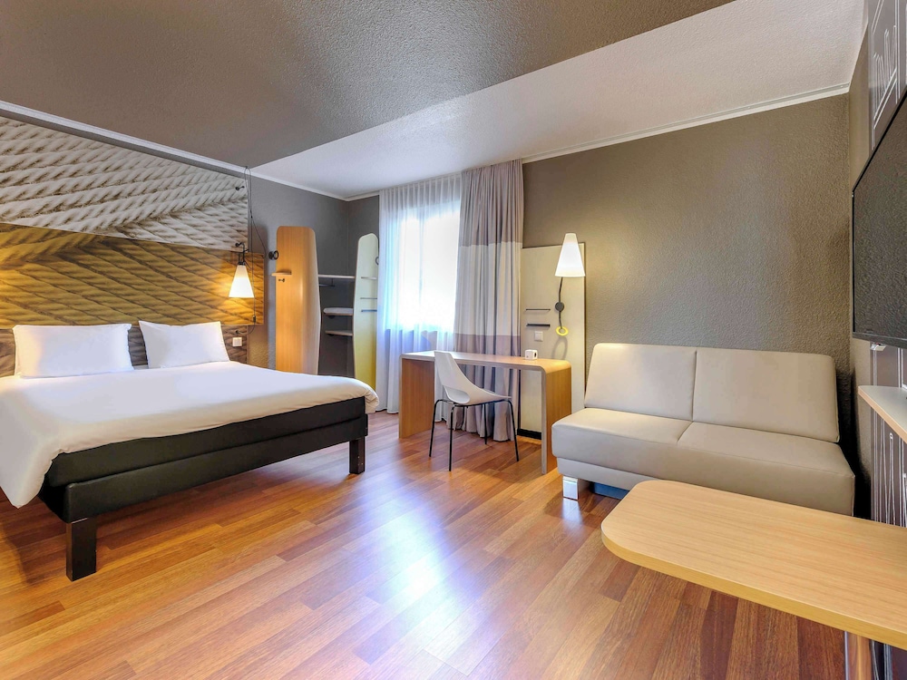 IBIS BERLIN MITTE HOTEL 25/73