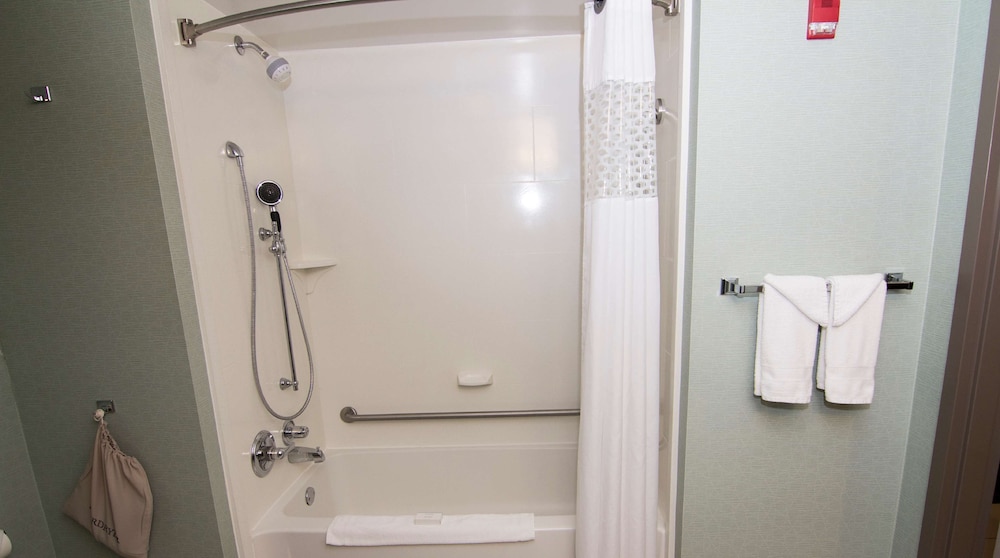Hampton Inn and Suites by Hilton St Johns Airport 8/40